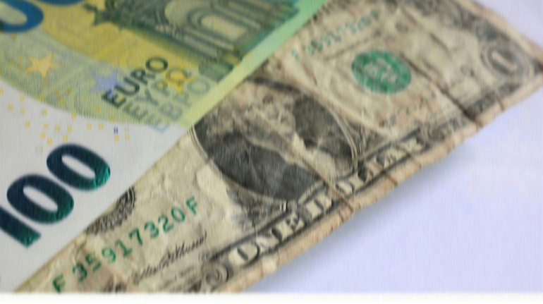 Курс євро та долара до гривні на 4 грудня 2023 року